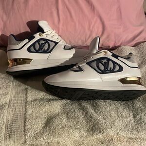 Louis Vuitton women’s Neo Run Away Sneakers 
Color Marine/Blanc